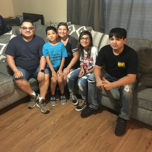 Meet your Posher, Melissa - Picture 2 of 8